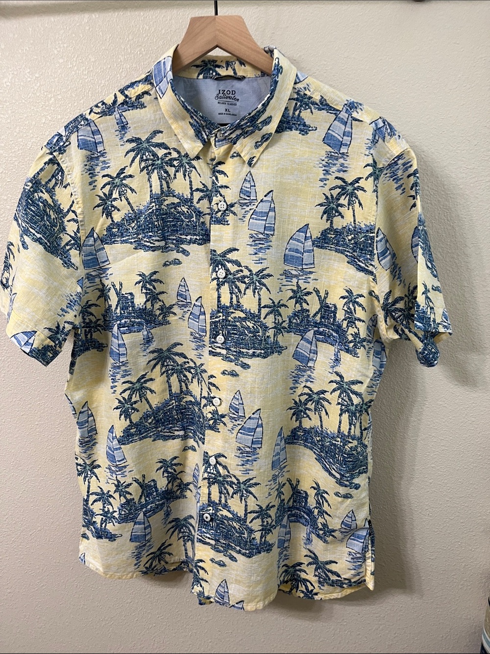 Izod Yellow and Blue Tropical Short Sleeve Button-Down Shirt